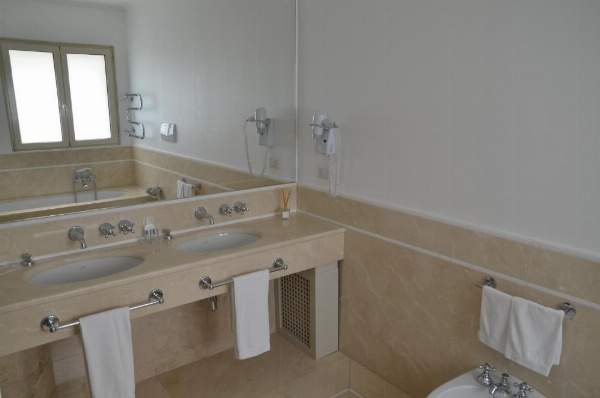 Room 56 image 15