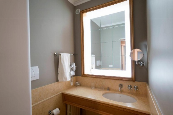 Room 56 image 29
