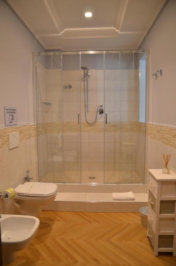 Room 56 image 9